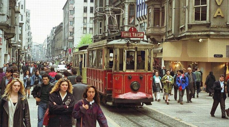 Tükiye'de 90'lı Yıllar Neden Birçok İnsan İçin Çok Özel Bir Yere Sahip?