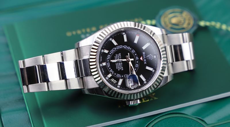 Rolex'in Bekleme Listesi: Aynı Saat Neden Birine Var, Diğerine Yok?