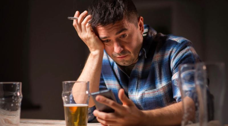 Telefonların Yarattığı Yeni Gerçeklik Algısı İçinde Değeri Artan Bir Kavram: Hipergerçeklik