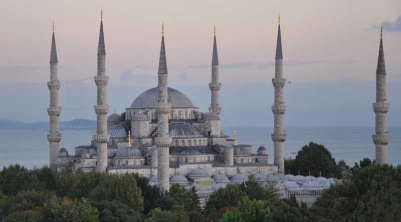 Sultanahmet Camii Mimarisinin İhtişam ve İnce İşçilik İçeren Detayları