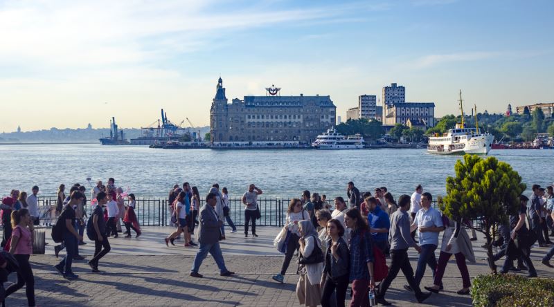 Bugünlerde Artan Bir Trend Olan Kadıköy'ün Beyoğlu'nu Unutturarak Gittikçe Daha Cazip Hale Gelmesi