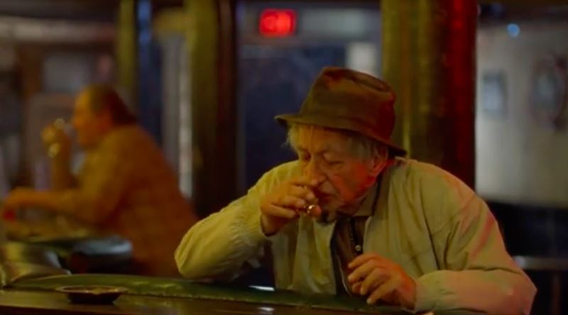 Barfly Filminde Çok Kısa Sürmesine Rağmen İnsanı Düşüncelere Sürükleyen Bar Sahnesi