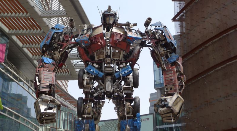 Basit Oyuncaklardan Modern Bir Mitoloji İnşasına: Transformers'ın Başlangıç Hikayesi 