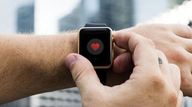 İlk Bakışta İşlevsiz Sanılabilen Akıllı Saatlerin Bayağı İşe Yarayan Fonksiyonları