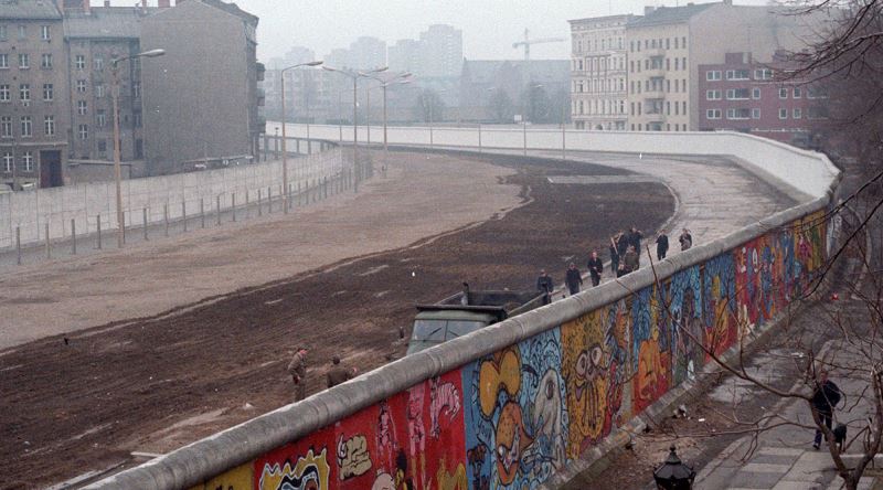 Berlin Duvarı Neden ve Ne Zaman İnşa Edildi?