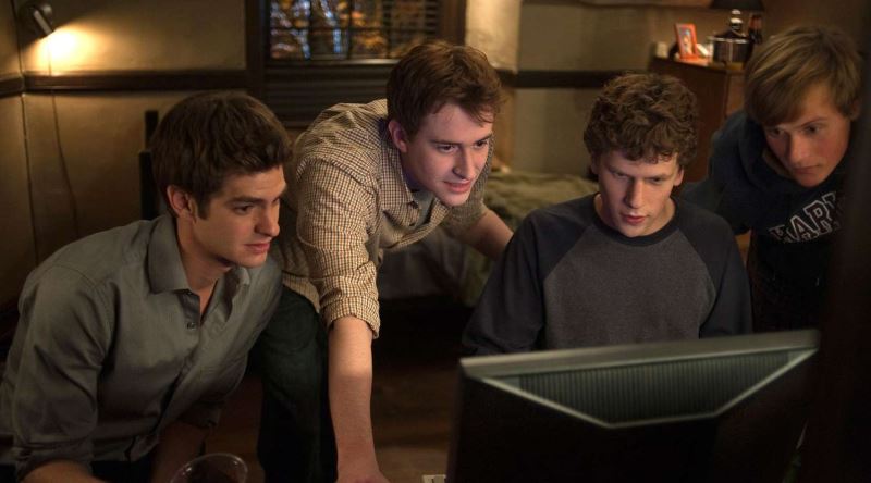 Kendinden Önceki ve Sonrakilerin Aksine Tam Olarak Arada Kalan Nesil: Y Kuşağı