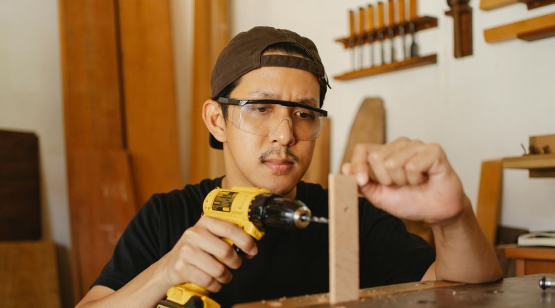 Erkeklerin Hırdavat Sevdasının Altında Yatan Sebepler Neler Olabilir?