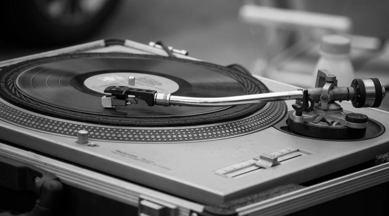 Gramofonlardan Spotify'lara, Müzik Dinlemenin İnsanı Düşündüren Tarihsel Evrimi