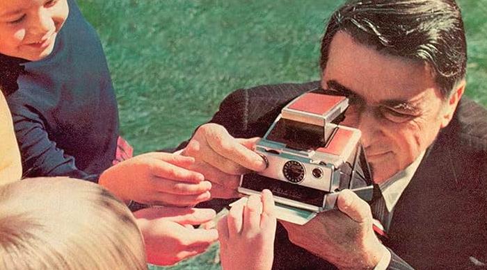 Fotoğrafın Doğasını Değiştiren Polaroid Fotoğraf Makinesinin Ortaya Çıkış Hikayesi