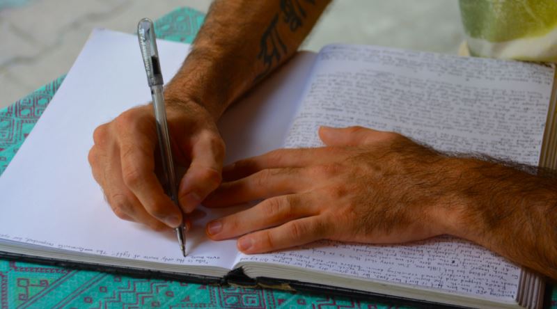 İnsanlar Neden Diğer Primatlara Göre Çok Daha Fazla Sağ Elini Kullanıyor?